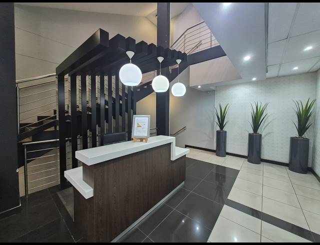 158M² OFFICE TO LET IN WOODMEAD
